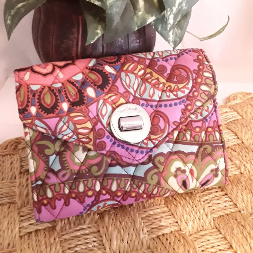 VERA BRADLEY Quilted Resort Medallion Fold Over Wallet Excellent Unused